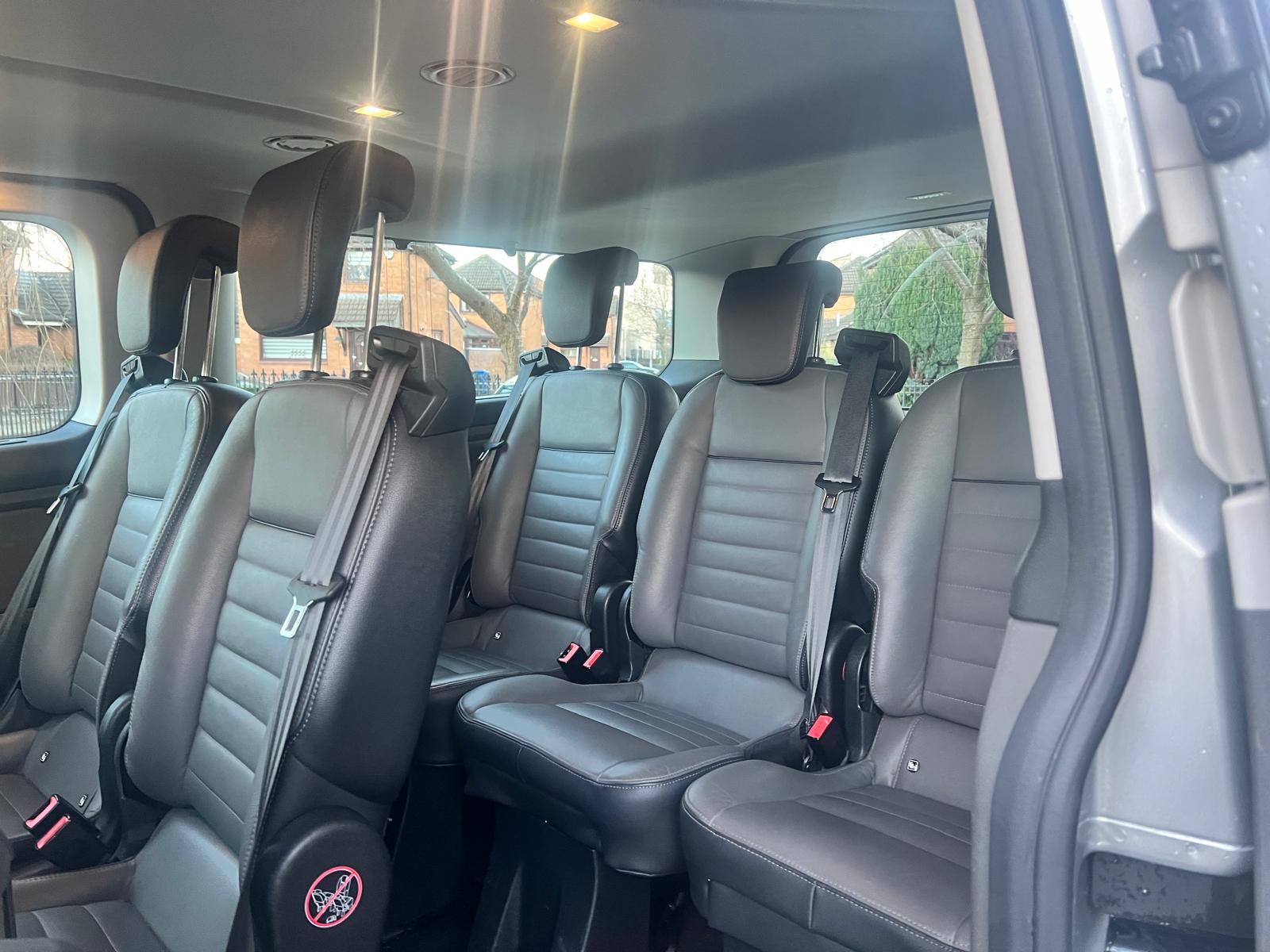 Grey leather interior of the Ford Tourneo Custom with individual captain seats